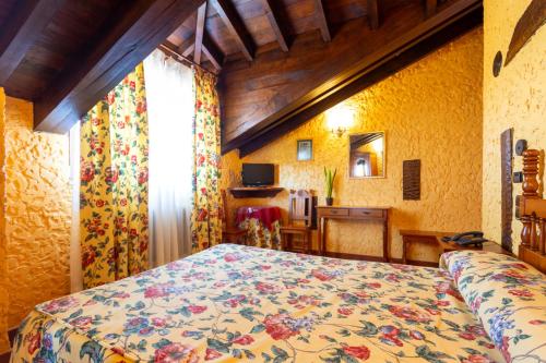 Postel nebo postele na pokoji v ubytování Hotel La Casona de Luis