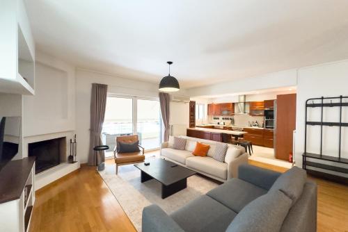 Spacious Family Apt in Glyfada
