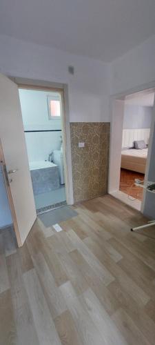 an empty room with a bathroom and a bedroom at Apartman VRANJANKA in Vranje