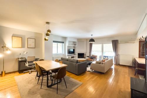 Spacious Family Apt in Glyfada