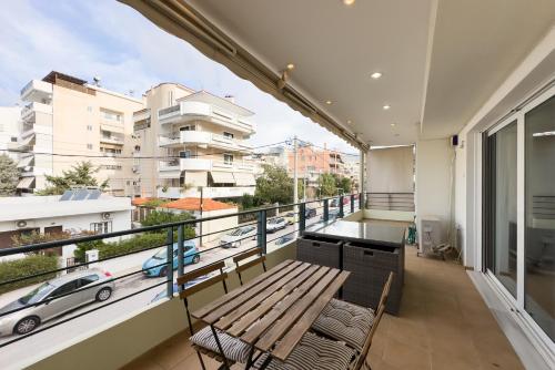 Spacious Family Apt in Glyfada