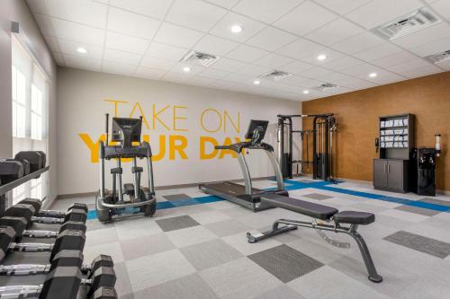 Palestra o centro fitness di Comfort Inn & Suites Huntsville Near University