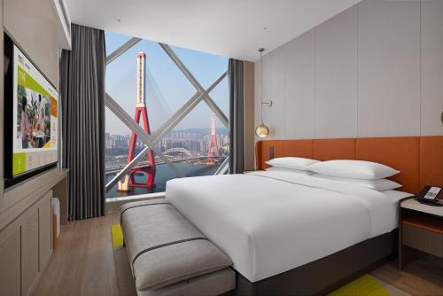 Katil atau katil-katil dalam bilik di Home2 Suite by Hilton Chongqing Wanzhou