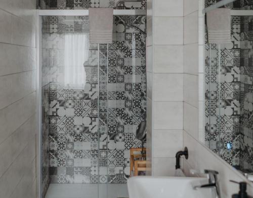 a bathroom with a shower and a sink at Casa Rural La Medica in Sargentes de la Lora