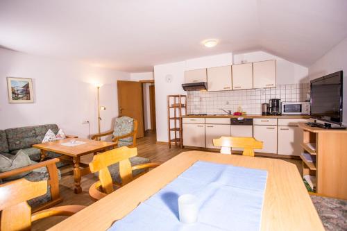 Kuchyň nebo kuchyňský kout v ubytování Landhaus Beate