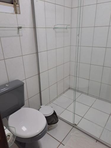a bathroom with a toilet and a shower at Pousada - Suíte Excelente in Maceió