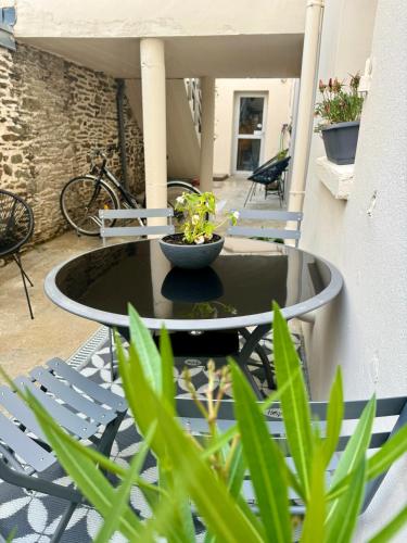 a table with a bowl on it on a patio at Dans la foret in Châteauneuf-du-Faou