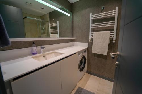 Koupelna v ubytování Comfortable 2Bedroom apartment in residence