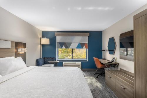 Katil atau katil-katil dalam bilik di Holiday Inn Express Hotel & Suites Vancouver Mall-Portland Area by IHG