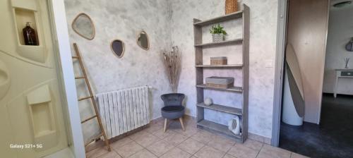 a room with a blue chair and a shelf at ZenVerand in Saint-Vérand