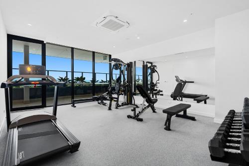 Pusat kecergasan dan/atau kemudahan kecergasan di TRYP by Wyndham Southport Gold Coast Hotel Apartments