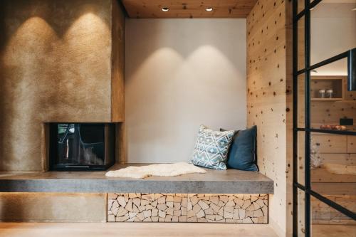 a living room with a fireplace and a couch at Biohotel Rupertus in Leogang