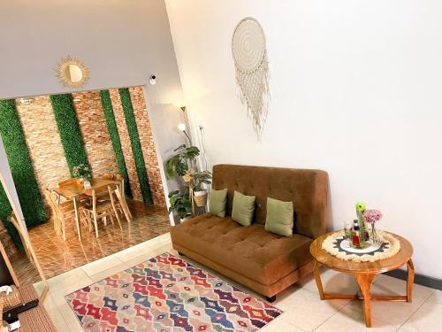 Χώρος καθιστικού στο Rumah Boho