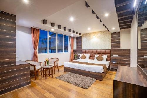 Postel nebo postele na pokoji v ubytování Jai Hotels