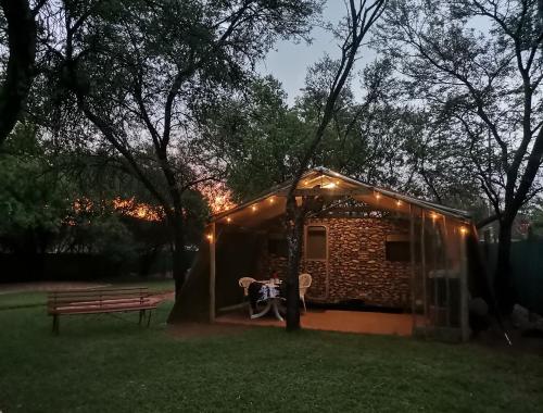 Сад в Hartbeespoort Cara-glamping self-cater units