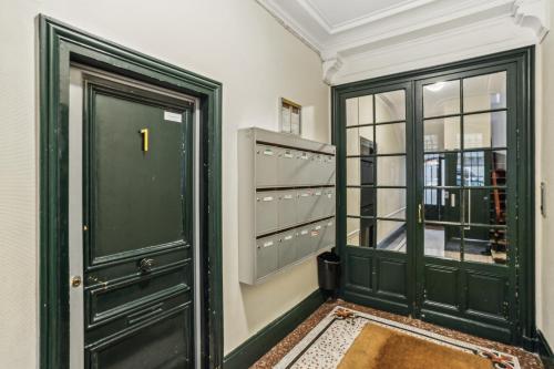 Lavie Maison Hot Tub and AC Near Arc de Triomphe