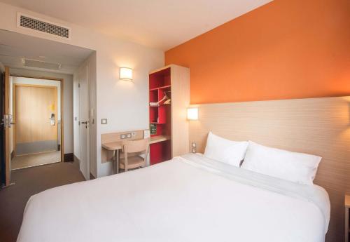 Postel nebo postele na pokoji v ubytování B&B HOTEL Gap