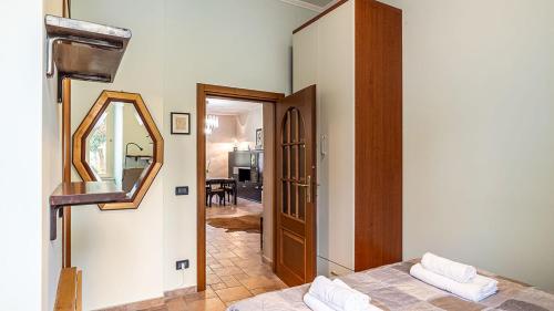 Ένα ή περισσότερα κρεβάτια σε δωμάτιο στο Marty House by Rentbeat