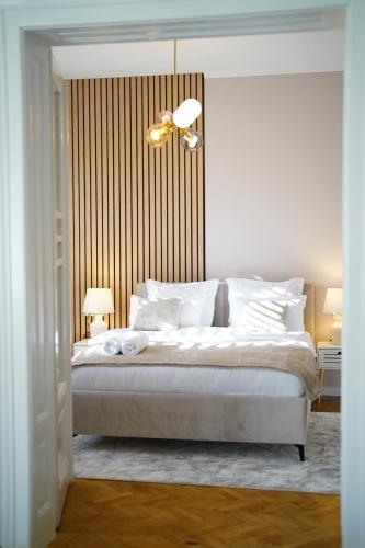 a bedroom with a large bed with white pillows at Ami's Corner Lovely Family and Couple's home in Sibiu
