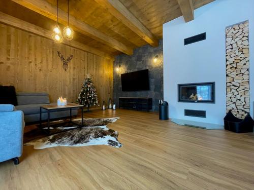 a living room with a couch and a fireplace at CHALETY MÝTO POD ĎUMBIEROM in Mýto pod Ďumbierom