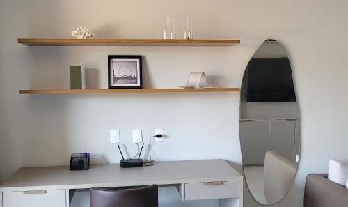 a room with a desk and a shelf at Blend Coliving One - 1 in Ribeirão Preto