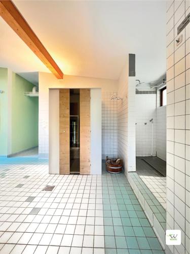a bathroom with green and white tile floors at WAGNERS Hotel Schönblick, C&C Hotels und Vertrieb GmbH in Fichtelberg