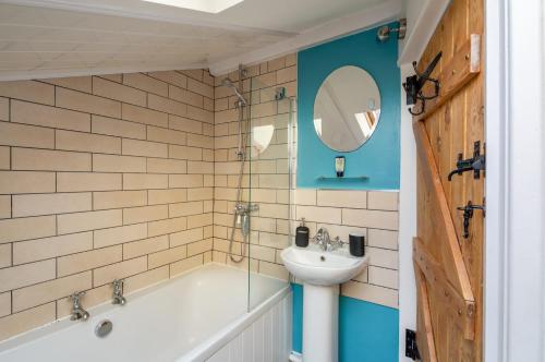 O baie la Cosy Cottage nr The Cotswolds Private Parking