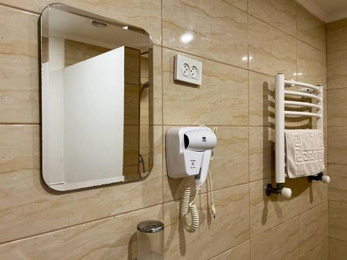 a bathroom with a hair dryer and a mirror at Готель-кафе Чатина in Soymy