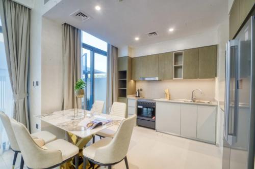 a kitchen and dining room with a table and chairs at Dubai dream villa Emaar in Dubai