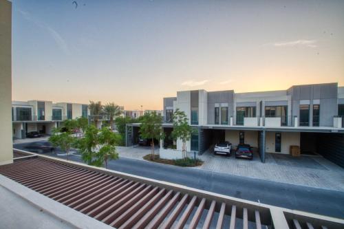 a view of a building with a parking lot at Dubai dream villa Emaar in Dubai
