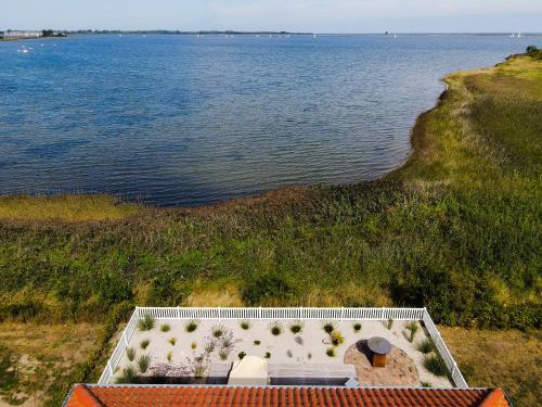 an aerial view of a house by the water at Traumferienhaus Sliminde by Seeblick Ferien ORO, direkte Wasserlage E-Säule 6 Pers in Olpenitz