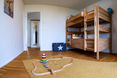 a kids room with a bunk bed and a toy track at Fewo MEERwert by Seeblick Ferien ORO, Familienfreundlich, Sauna, Kamin,XL Dusche in Olpenitz