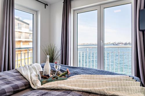 Postel nebo postele na pokoji v ubytování Schleivilla Hafenmeister by Seeblick Ferien ORO, Wasserbett, Billardtisch,Kamin,Sauna