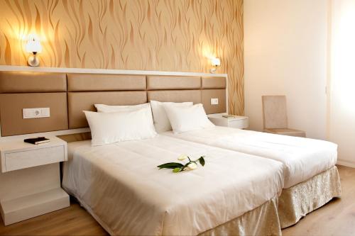 Säng eller sängar i ett rum på Hotel Insula Barataria