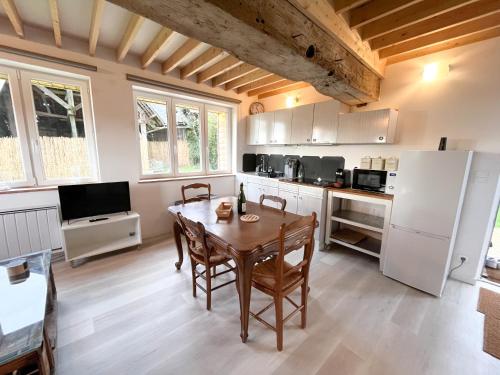 Photo de la galerie de l'établissement Manerbe Charmante maison, à Manerbe