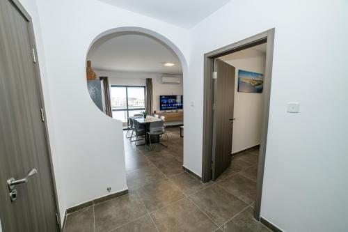 Fotografie z fotogalerie ubytování Charming Corner Apartment with Country view 2BR v destinaci St Paul's Bay