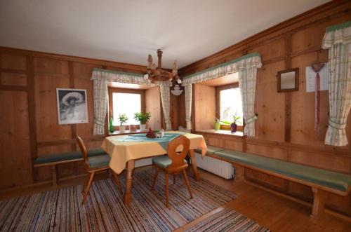 Gallery image of Pension Kirchbrugger in Telfes im Stubai