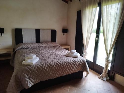 a bedroom with a bed with towels on it at Tenuta San Jacopo - Agriturismo in Cavriglia