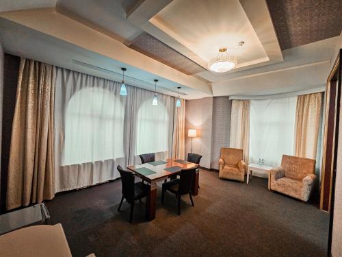 Гостиная зона в Safran Hotel