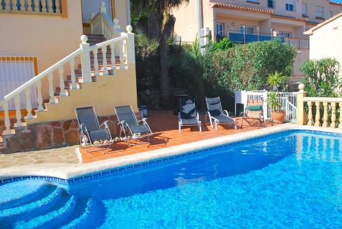 Πισίνα στο ή κοντά στο Holiday Villa with breathtaking sea- and panoramic views and private pool
