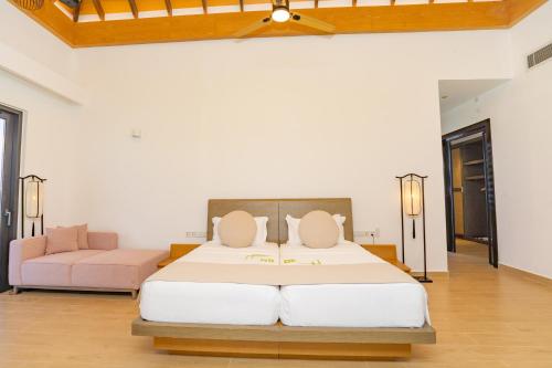 Voodi või voodid majutusasutuse NOOE Maldives Kunaavashi - Stay 5 nights or more and get Free Speed Boat Transfers - Valid for stays till 30th September 2025 toas