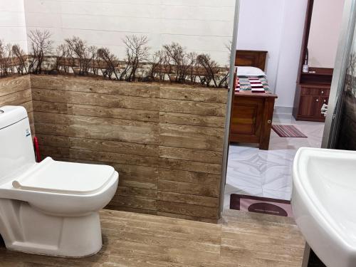 a bathroom with a toilet and a shower and a sink at sun mount adams peak in Adams Peak