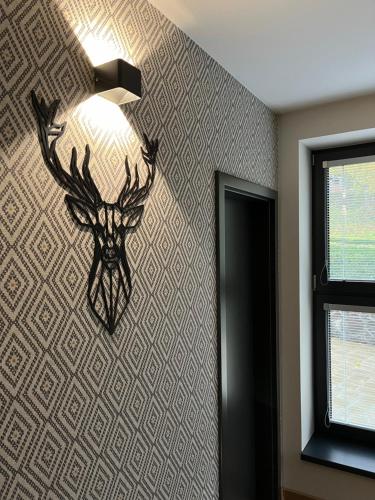 a wall with a deer head hanging on a wall at CHALETY MÝTO POD ĎUMBIEROM in Mýto pod Ďumbierom