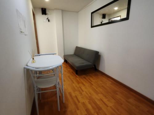 Posezení v ubytování Aparta-estudio cerca UPTC, clínica de los andes