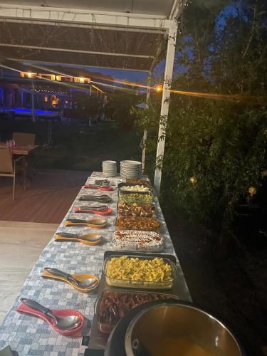 Φαγητό σε αυτό το δωμάτιο σε οικογενειακή κατοικία ή κάπου εκεί κοντά