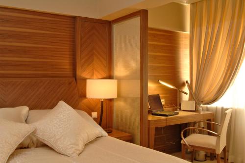 Almira Hotel Thermal Spa & Convention Centerにあるベッド