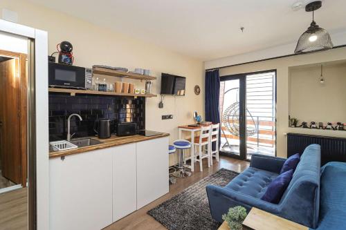 Kuchyň nebo kuchyňský kout v ubytování Stylish Studio Apartment with balcony