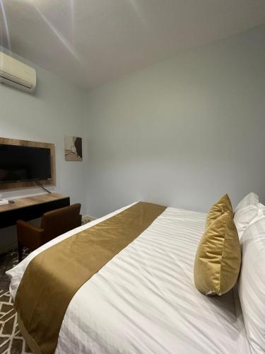 a bedroom with a bed with a pillow on it at فندق نسمات in Al Madinah