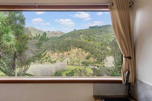 a window with a view of a mountain view at River Valley Escapes in Thames