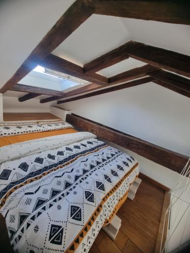 Ένα ή περισσότερα κρεβάτια σε δωμάτιο στο Un appartement charmant à deux pas de Paris !